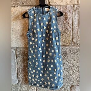 Alice + Olivia Denim Daisy Shift Dress in Blue with White and Yellow Flowers